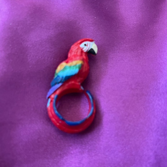 Unique parrot 🦜 wooden ring, hand carved and hand painted. Size 7 - Picture 4 of 6